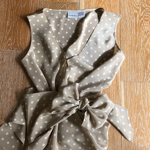 Newport News Tops - *WOW* Gorgeous Sand & White Wrap Blouse 100% Silk